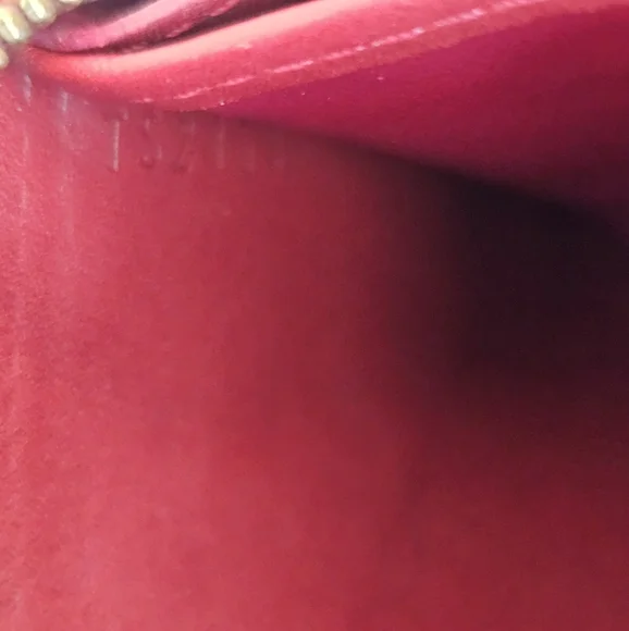 💯AUTHENTIC LOUIS VUITTON SMALL WALLET IN RED VERNIS - Picture 4 of 6